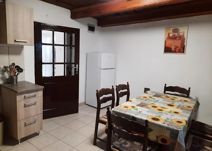 Letti Vendeghaz Tatil Evi *
